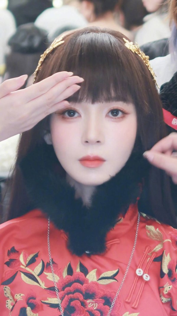 平台配资 陈瑶在《乘风2026》：经典重现与多元挑战