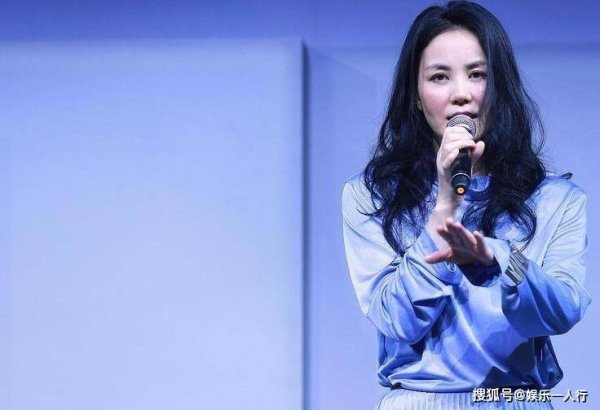 浙江配资门户网 李亚鹏都没料到！时隔24年自己56岁的前妻王菲，会被张艺谋再次送上巅峰霸榜